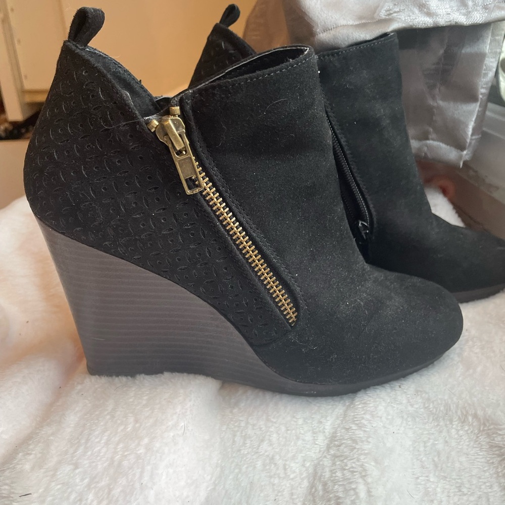 Zip up, black wedge heel booty